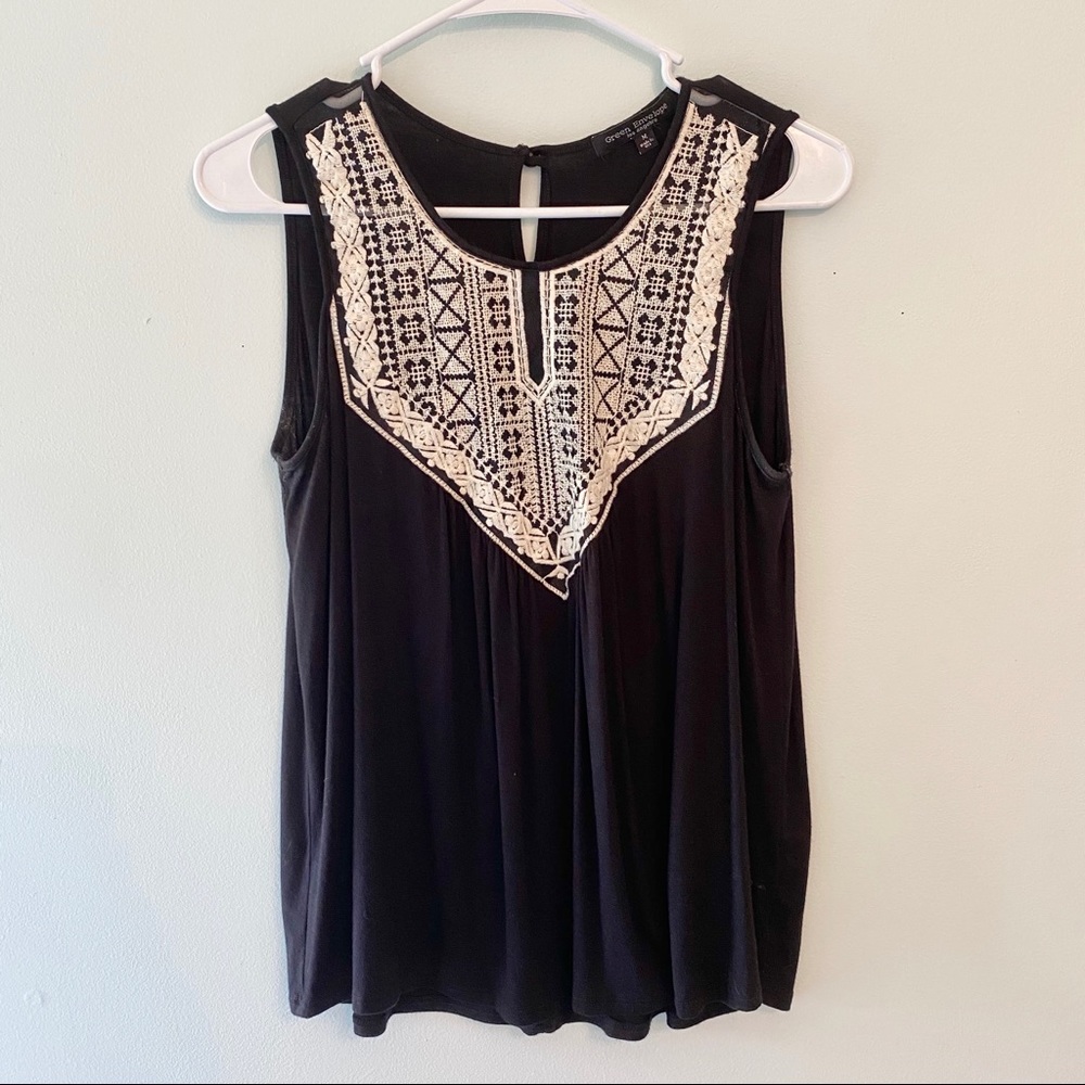 Black patterned tank top with button on back